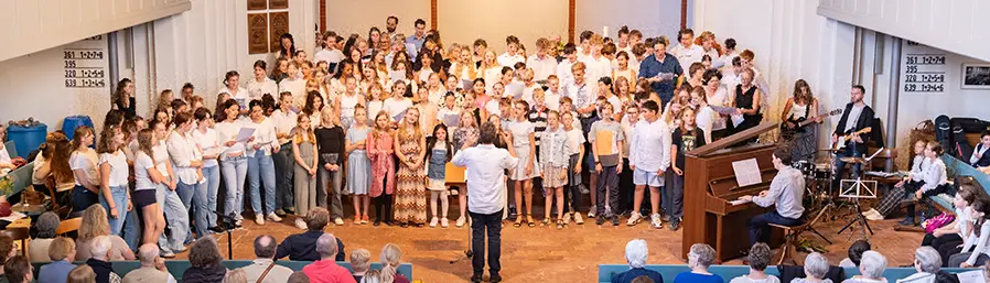 Großer Chor beim Konzert